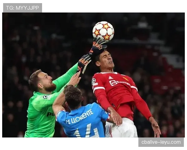 奥布拉克与诺伊尔门神之争加剧:两人近期状态引发广泛关注 奥布拉克与诺伊尔门神之争加剧:两人近期状态引发广泛关注