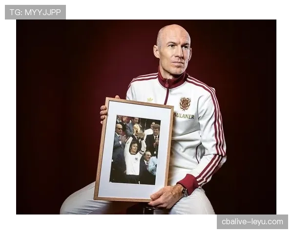 贝肯鲍尔“自由人”理念焕发新生：现代足球探索个人创造力与团队协作的精妙平衡