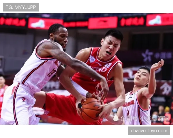 哈里·马奎尔状态回暖，新赛季表现引外界关注与期待