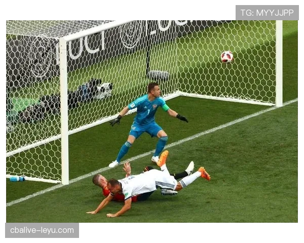 欧洲杯乌龙球频现创历史纪录，赛场意外瞬间引爆热议