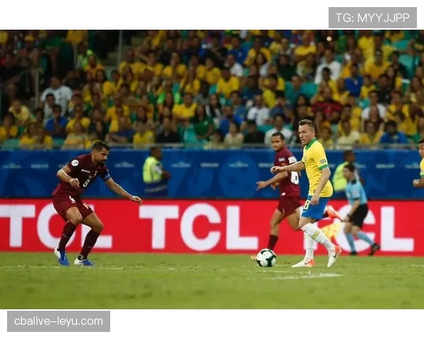 南美足球战术革新：技术与对抗融合引领新风潮