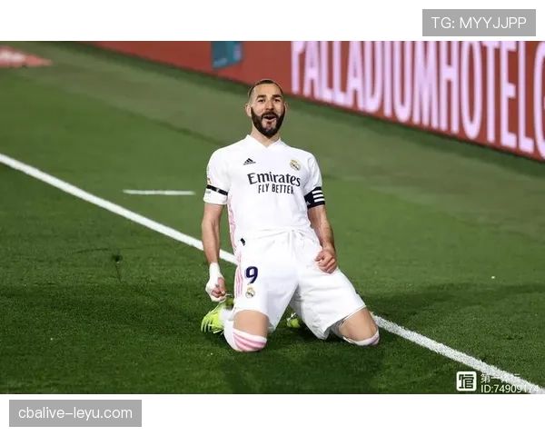 本泽马在本赛季的表现稳健,为球队带来强劲的进攻火力和持续的胜利支持 本泽马在本赛季的表现稳健,为球队带来强劲的进攻火力和持续的胜利支持