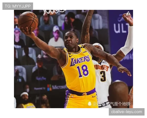 华莱士篮下强攻对比詹姆斯，关键时刻篮板贡献提升球队硬度