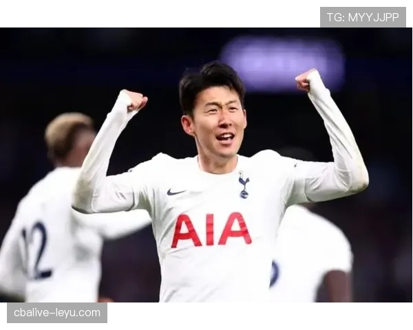 孙兴慜拎菜篮子回家被拍，英超顶薪也能这么接地气，笑抽